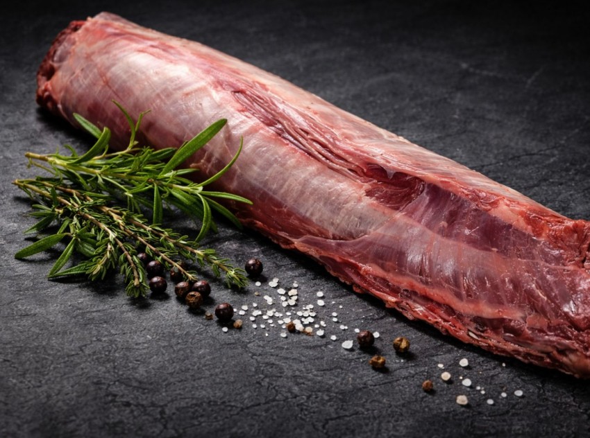 Rehrücken mit Knochen