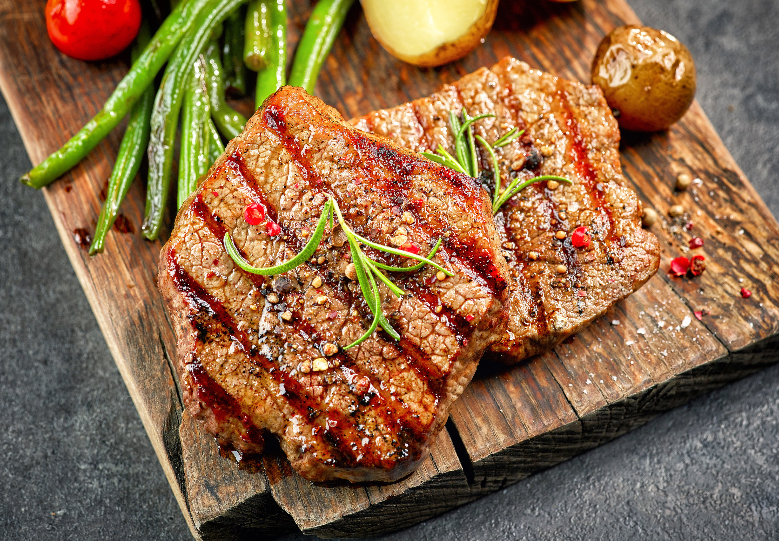 gegrillte-filet-steaks-saftig